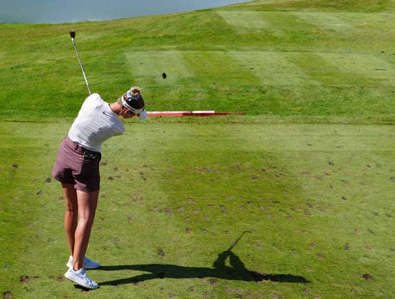 MIDLAND, MI - JUNE 13: LPGA, Golf Damen golfer Nelly Korda plays her tee shot on the 18th hole on June 13, 2026, during the third round of the LPGA Dow Championship at Midland Country Club in Midland, Michigan. (Photo by Brian Spurlock Icon Sportswire) GOLF: JUN 13 LPGA Dow Championship EDITORIAL USE ONLY Icon2606139