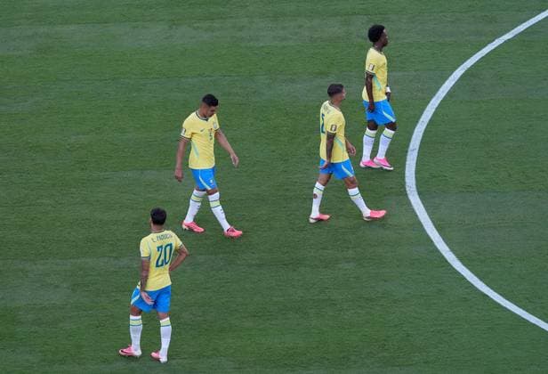 Brazil players look dejected after the opening goal Brazil v Morocco, 2026 FIFA World Cup, WM, Weltmeisterschaft, Fussball Group C, Football, New York New Jersey Stadium, East Rutherford, New Jersey, USA - 13 Jun 2026East Rutherford New York New Jersey Stadium New Jersey (NJ) United States of America EDITORIAL USE ONLY No use with unauthorised audio, video, data, fixture lists, club league logos or live services. Online in-match use limited to 120 images, no video emulation. No use in betting, games or single club league player publications.  Copyright: xIsmaelxAdnan Shutterstockx 16924266o