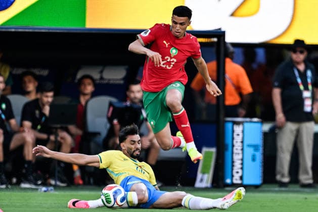Bilal El Khannouss of Morocco (R) runs with the ball under pressure from Lucas Paqueta of Brazil (L) during a FIFA Men’s World Cup 2026 Group Stage football match between Brazil and Morocco at New York New Jersey Stadium, in East Rutherford on June 13th 2026 (Photo by Andre Ricardo SPP)  Copyright: xAndrexRicardo SPPx Sportspressphoto_SPR165786