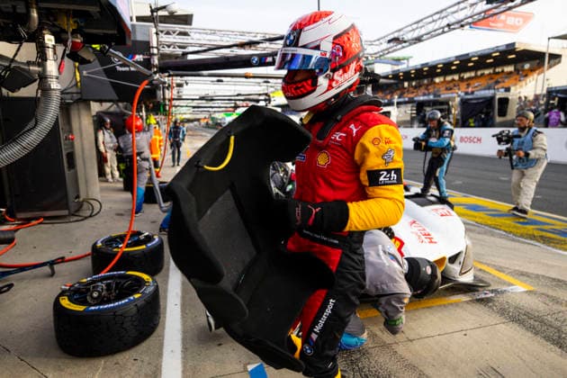 24 HEURES DU MANS 2026 - RACE - SATURDAY VAN DER LINDE Sheldon (zaf), BMW M Team WRT, BMW M Hybrid V8 20, Hypercar, portrait, pit stop during the 24 Hours of Le Mans 2026, 3rd round of the 2026 FIA World Endurance Championship, on June 13, 2026 on the Circuit des 24 Heures du Mans in Le Mans, France - Le MansFrance  Copyright: xJULIENxDELFOSSEx