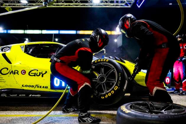 24 HEURES DU MANS 2026 - RACE - SUNDAY 57 KIMURA Takeshi (jpn), LAURSEN Conrad (dnk), SERRA Daniel (bra), Kessel Racing, Ferrari 296 LMGT3 Evo 57, LM GT3, pitstop, arrÃªt aux stands during the 24 Hours of Le Mans 2026, 3rd round of the 2026 FIA World Endurance Championship, on June 14, 2026 on the Circuit des 24 Heures du Mans in Le Mans, France - Le MansFrance  Copyright: xFabrizioxBoldonix