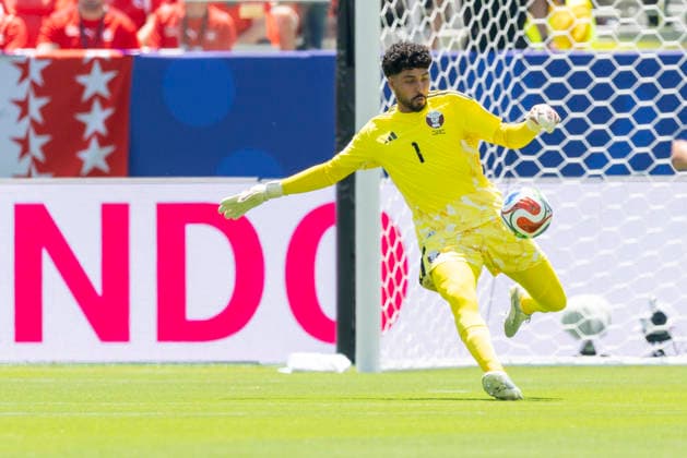 SANTA CLARA, CA - JUNE 13: Mahmud Abunada 1 of Qatar puts the ball in play during the FIFA World Cup, WM, Weltmeisterschaft, Fussball 2026 Group B match between Qatar and Switzerland on June 13, 2026 at the San Francisco Bay Area Stadium in Santa Clara, CA. (Photo by Bob Kupbens Icon Sportswire) SOCCER: JUN 13 FIFA World Cup 26 Group B - Qatar vs Switzerland EDITORIAL USE ONLY Icon260613039