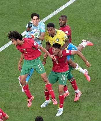 Yassine Bounou of Morocco punches clear Brazil v Morocco, 2026 FIFA World Cup, WM, Weltmeisterschaft, Fussball Group C, Football, New York New Jersey Stadium, East Rutherford, New Jersey, USA - 13 Jun 2026East Rutherford New York New Jersey Stadium New Jersey (NJ) United States of America EDITORIAL USE ONLY No use with unauthorised audio, video, data, fixture lists, club league logos or live services. Online in-match use limited to 120 images, no video emulation. No use in betting, games or single club league player publications.  Copyright: xIsmaelxAdnan Shutterstockx 16924266ak