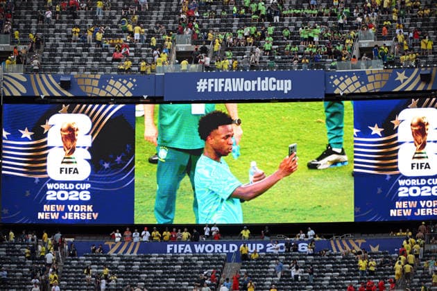 Fußball, Herren, FIFA World Cup, WM, Weltmeisterschaft, Fussball 2026 in Mexiko, Kanada und USA, Spiel in New York New Jersey (Gruppe C, 1. Spieltag), Brasilien - Marokko, Vinicius Junior (Brasilien) Selfie , 13.06. 2026,