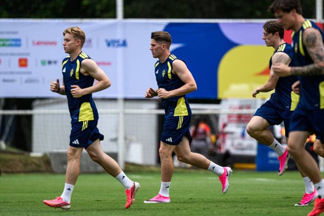 260614 Daniel Svensson, Viktor Gyökeres and Elliot Stroud of the Swedish national football team at a training session during day 3 of the FIFA World Cup, WM, Weltmeisterschaft, Fussball 2026 on June 14, 2026 in Monterrey. Photo: Joel Marklund BILDBYRAN kod JM PA1232 fotboll football soccer fotball vm fotbolls-vm fotball-vm fotbolls-vm 2026 fifa world cup 2026 träning practice training sverige sweden sverige a day 3 bbeng