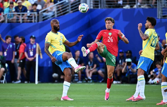 Fussball, Länderspiel, Herren, FIFA World Cup, WM, Weltmeisterschaft, Fussball 2026, Fussball-Weltmeisterschaft, USA, Gruppe C, MetLife Stadium New Jersey: Brasilien - Marokko; Igor Thiago (BRA), Neil El Aynaoui (MOR). Aktion