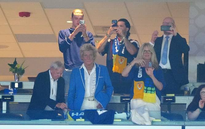 Sir Rod Stewart and wife Penny Lancaster Haiti v Scotland, 2026 FIFA World Cup, WM, Weltmeisterschaft, Fussball Group C, Football, Boston Stadium, Foxborough, Massachusetts, USA - 13 Jun 2026Foxborough Boston Stadium Massachusetts (MA) United States of America EDITORIAL USE ONLY No use with unauthorised audio, video, data, fixture lists, club league logos or live services. Online in-match use limited to 120 images, no video emulation. No use in betting, games or single club league player publications.  Copyright: xJavierxGarcia Shutterstockx 16924166be