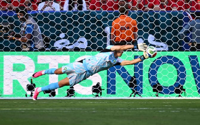 Fussball, Länderspiel, Herren, FIFA World Cup, WM, Weltmeisterschaft, Fussball 2026, Fussball-Weltmeisterschaft, USA, Gruppe C, MetLife Stadium New Jersey: Brasilien - Marokko; Yassine Bounou (MOR). Aktion, Einzelbild.