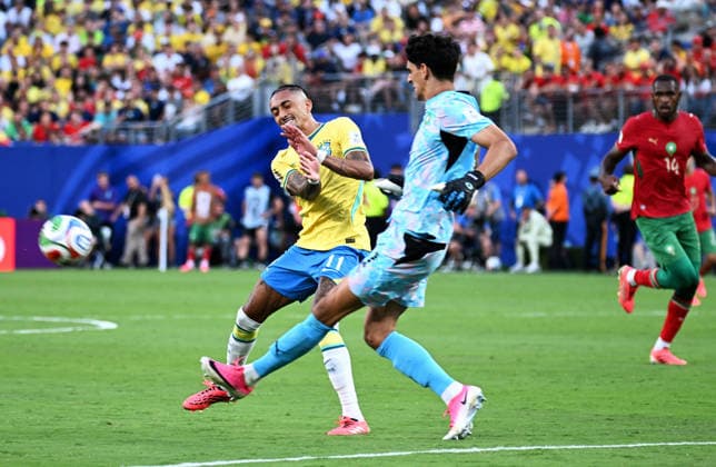 Fussball, Länderspiel, Herren, FIFA World Cup, WM, Weltmeisterschaft, Fussball 2026, Fussball-Weltmeisterschaft, USA, Gruppe C, MetLife Stadium New Jersey: Brasilien - Marokko 1:1; Raphinha (BRA), Yassine Bounou (MOR). Aktion