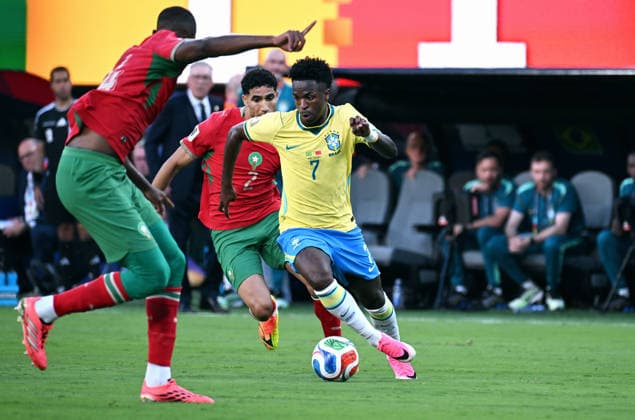 Fussball, Länderspiel, Herren, FIFA World Cup, WM, Weltmeisterschaft, Fussball 2026, Fussball-Weltmeisterschaft, USA, Gruppe C, MetLife Stadium New Jersey: Brasilien - Marokko 1:1; Vinicius Junior (BRA), Achraf Hakimi (MOR). Aktion