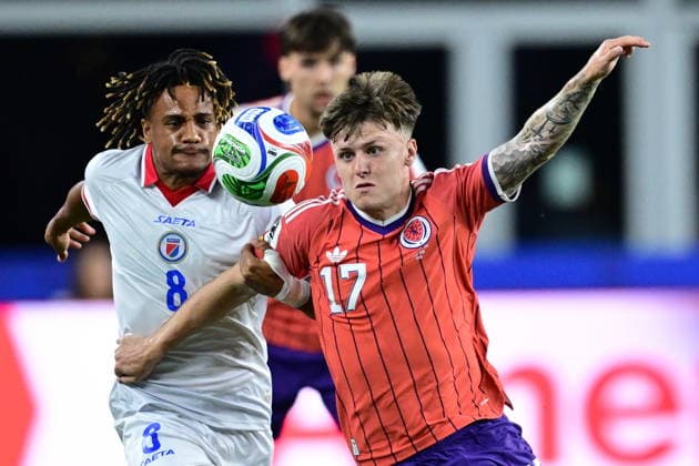 Haiti v Scotland - FIFA World Cup, WM, Weltmeisterschaft, Fussball 2026 - Group C FOXBOROUGH, UNITED STATES - JUNE 13: Ben Gannon-Doak (17) of Scotland in action against Martin Experience (8) of Haiti during the 2026 FIFA World Cup First Stage Group C match between Haiti and Scotland at Gillette Stadium (Boston Stadium) in Foxborough, Massachusetts, United States on June 13, 2026. Abdulhamid Hosbas Anadolu Massachusetts United States. Editorial use only. Please get in touch for any other usage.  Copyright: x2026xAnadoluxAbdulhamidxHosbasx