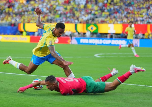 (260614) -- NEW YORK, June 14, 2026 -- Gabriel Magalhaes (top) of Brazil vies with Soufiane Rahimi of Morocco during the group C match between Brazil and Morrocco at the 2026 FIFA World Cup, WM, Weltmeisterschaft, Fussball at New York New Jersey Stadium in New York, the United States, June 13, 2026. ) (SP)U.S.-NEW YORK-FOOTBALL-FIFA WORLD CUP-GROUP C-BRA VS MAR XuxChang 