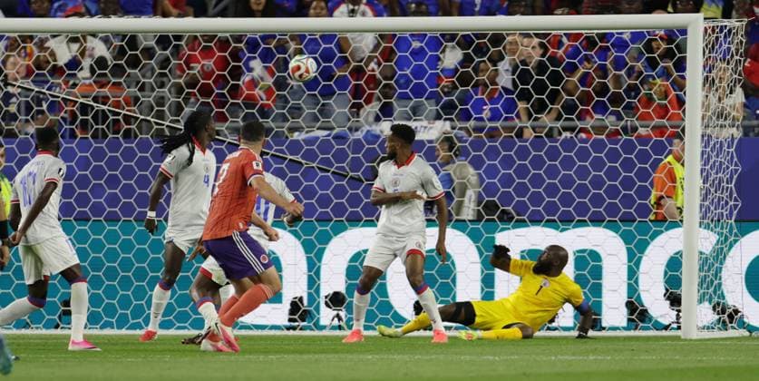 FIFA World Cup, WM, Weltmeisterschaft, Fussball 2026 - Haiti v Scotland BOSTON, UNITED STATES OF AMERICA, June 13: GOAL 1-0, John McGinn of Scotland national team, Nationalteam scores a goal to put Scotland 1-0 ahead during the FIFA World Cup 2026 match in Group C between Haiti v Scotland at Boston Stadium, Boston, United States Of America, on 13 June. (Photo by DC Photo Crystal Pix) Boston Boston Stadium United States Of America Copyright: xDCxPhotox xCrystaxPixx SportsxPressxPhotox Sportspressphoto_SPR166073