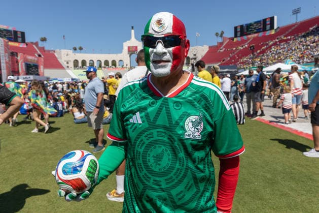 Fans watch Brazil v Morocco - FIFA World Cup, WM, Weltmeisterschaft, Fussball 2026 match in Los Angeles LOS ANGELES, CALIFORNIA - JUNE 13: Supporters watch a live broadcast of FIFA World Cup First Stage Group C opening match between Brazil and Morocco during the Fan Festival at the Los Angeles Memorial Coliseum in Los Angeles, California on June 13, 2026. Grace Hie Yoon Anadolu California United States. Editorial use only. Please get in touch for any other usage.  Copyright: x2026xAnadoluxGracexHiexYoonx