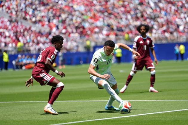 Qatar v Switzerland - FIFA World Cup, WM, Weltmeisterschaft, Fussball 2026 - Group B SANTA CLARA, UNITED STATES - JUNE 13: Dan Ndoye (11) of Switzerland in action against Yusuf Abdurisag (15) and Akram Afif (11) of Qatar during the 2026 FIFA World Cup First Stage Group B match between Qatar and Switzerland at Levi’s Stadium (San Francisco Bay Area Stadium) in Santa Clara, California, United States on June 13, 2026. Tayfun Coskun Anadolu California United States. Editorial use only. Please get in touch for any other usage.  Copyright: x2026xAnadoluxTayfunxCoskunx