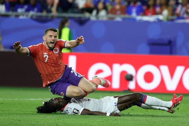 FIFA World Cup, WM, Weltmeisterschaft, Fussball 2026 - Group C - Haiti vs Scotland John McGinn of Scotland (L) in action against Ricardo Ade of Haiti (R) during the FIFA World Cup 2026 group stage match Haiti against Scotland, in Foxborough, Massachusetts, USA, 13 June 2026. BOSTON United States  Copyright: xGREGxM.xCOOPERx