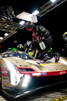24 HEURES DU MANS 2026 - RACE - SUNDAY Cadillac Hertz Team Jota mechanic, mecanicien during the 24 Hours of Le Mans 2026, 3rd round of the 2026 FIA World Endurance Championship, on June 14, 2026 on the Circuit des 24 Heures du Mans in Le Mans, France - Le MansFrance  Copyright: xCharlyxLopezx