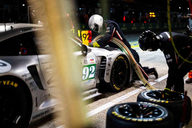 24 HEURES DU MANS 2026 - RACE - SUNDAY Manthey DK Engineering mechanic, mecanicien during the 24 Hours of Le Mans 2026, 3rd round of the 2026 FIA World Endurance Championship, on June 14, 2026 on the Circuit des 24 Heures du Mans in Le Mans, France - Le MansFrance  Copyright: xCharlyxLopezx