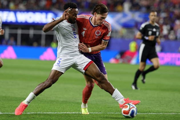FIFA World Cup, WM, Weltmeisterschaft, Fussball 2026 - Group C - Haiti vs Scotland Hannes Delcroix of Haiti (L) in action against Scott McTominay of Scotland (R) during the FIFA World Cup 2026 group stage match Haiti against Scotland, in Foxborough, Massachusetts, USA, 13 June 2026. BOSTON United States  Copyright: xGREGxM.xCOOPERx