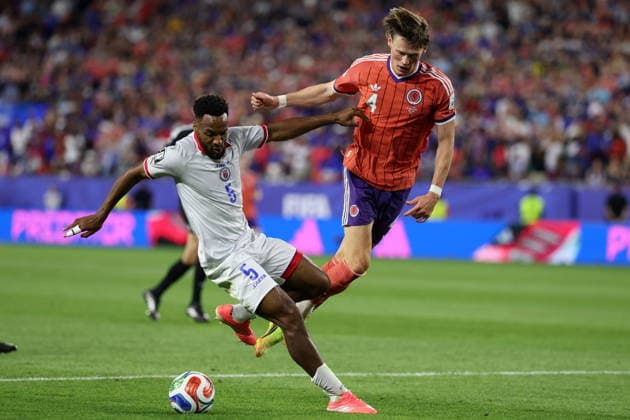 FIFA World Cup, WM, Weltmeisterschaft, Fussball 2026 - Group C - Haiti vs Scotland Hannes Delcroix of Haiti (L) in action against Scott McTominay of Scotland (R) during the FIFA World Cup 2026 group stage match Haiti against Scotland, in Foxborough, Massachusetts, USA, 13 June 2026. BOSTON United States  Copyright: xGREGxM.xCOOPERx