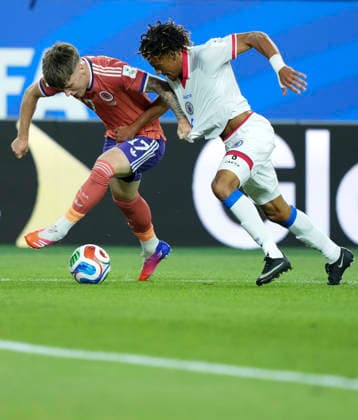 (260614) -- BOSTON, June 14, 2026 -- Ben Gannon-Doak (L) of Scotland vies with Martin Experience of Haiti during the group C match between Haiti and Scotland at the 2026 FIFA World Cup, WM, Weltmeisterschaft, Fussball at Boston Stadium in Boston, the United States, June 13, 2026. ) (SP)U.S.-BOSTON-FOOTBALL-FIFA WORLD CUP-GROUP C-HTI VS SCO ChenxYichen 