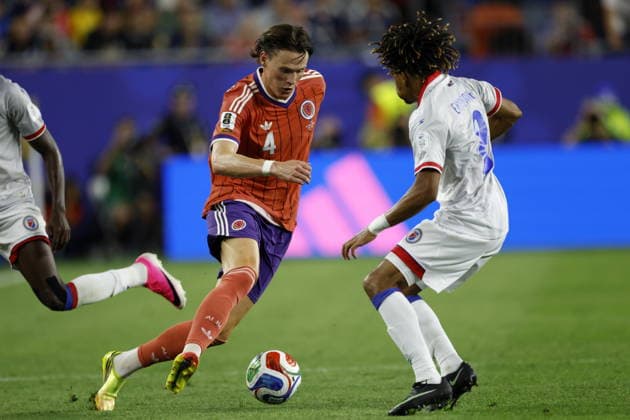 FIFA World Cup, WM, Weltmeisterschaft, Fussball 2026 - Group C - Haiti vs Scotland Scott McTominay of Scotland (L) in action against Martin Experience of Haiti (R) during the FIFA World Cup 2026 group stage match Scotland against Haiti, in East Rutherford, New Jersey, USA, 13 June 2026. BOSTON United States  Copyright: xGREGxM.xCOOPERx