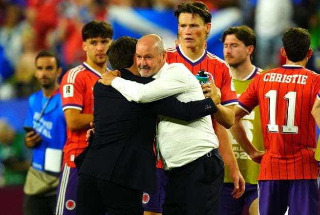 Scotland manager Steve Clarke hugs the injured Billy Gilmour at full time Haiti v Scotland, 2026 FIFA World Cup, WM, Weltmeisterschaft, Fussball Group C, Football, Boston Stadium, Foxborough, Massachusetts, USA - 13 Jun 2026Foxborough Boston Stadium Massachusetts (MA) United States of America EDITORIAL USE ONLY No use with unauthorised audio, video, data, fixture lists, club league logos or live services. Online in-match use limited to 120 images, no video emulation. No use in betting, games or single club league player publications.  Copyright: xJavierxGarcia Shutterstockx 16924166dc