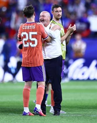 Scotland manager Steve Clarke celebrates at full time with Findlay Curtis of Scotland Haiti v Scotland, 2026 FIFA World Cup, WM, Weltmeisterschaft, Fussball Group C, Football, Boston Stadium, Foxborough, Massachusetts, USA - 13 Jun 2026Foxborough Boston Stadium Massachusetts (MA) United States of America EDITORIAL USE ONLY No use with unauthorised audio, video, data, fixture lists, club league logos or live services. Online in-match use limited to 120 images, no video emulation. No use in betting, games or single club league player publications.  Copyright: xMichaelxZemanek Shutterstockx 16924167bs