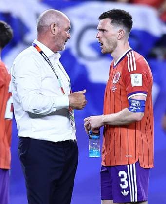 Scotland manager Steve Clarke speaks with Andy Robertson at full time Haiti v Scotland, 2026 FIFA World Cup, WM, Weltmeisterschaft, Fussball Group C, Football, Boston Stadium, Foxborough, Massachusetts, USA - 13 Jun 2026Foxborough Boston Stadium Massachusetts (MA) United States of America EDITORIAL USE ONLY No use with unauthorised audio, video, data, fixture lists, club league logos or live services. Online in-match use limited to 120 images, no video emulation. No use in betting, games or single club league player publications.  Copyright: xMichaelxZemanek Shutterstockx 16924167bw