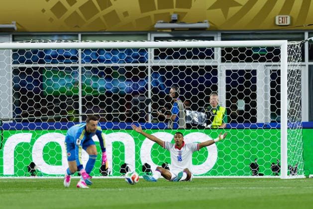 June 13, 2026; Foxborough, Massachusetts, USA; Haiti forward Wilson Isidor (18) puts his hands up after a non-call in a FIFA World Cup, WM, Weltmeisterschaft, Fussball 2026 Group C match between Haiti and Scotland at Boston Stadium. (c) CSM - ZUMAc04_ 20260613_zma_c04_156 Copyright: xBurtxGranofskyx