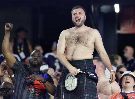 . - Scotland v Haiti, FIFA World Cup, WM, Weltmeisterschaft, Fussball 2026, Group C, Gillette Stadium, Boston Stadium, Foxborough, Massachusetts, USA, 13th June 2026. DC Photos Crystal Pix Scotland fans look delighted as they celebrate the 1-0 victory against Haiti. - Scotland v Haiti, FiFA World Cup 2026, Group C, Gillette Stadium, Boston Stadium, Foxborough, Massachusetts, USA, 13th June 2026. DC Photos Crystal Pix Boston Boston Stadium United States Of America Copyright: xDCxPhotosx CP_Scotland_Haiti_130626_DC19