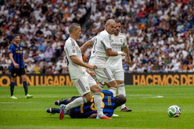 Real Madrid Leyendas Vs Inter Legends in Madrid, Spain - 13 Jun 2026 Pepe of Real Madrid seen in action during the Corazon Classic Match 2026 football match between Real Madrid Leyendas and Inter Legends at Santiago Bernabeu stadium. Final score; Real Madrid Leyendas 2:1 Inter Legends Madrid Spain Copyright: xDavidxCanalesx xSOPAxImagesx DCCorazonClasicmatch260613-54