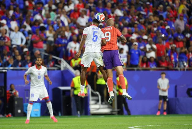 FOXBOROUGH, MA - JUNE 13: Hannes Delcroix 5 of Haiti and Lyndon Dykes 9 of Scotland head the ball during the FIFA World Cup, WM, Weltmeisterschaft, Fussball 2026 Group C match between Haiti and Scotland on June 13, 2026, at Boston Stadium in Foxborough, MA. (Photo by M. Anthony Nesmith Icon Sportswire) SOCCER: JUN 13 FIFA World Cup 26 Group C - Haiti vs Scotland EDITORIAL USE ONLY Icon26061334