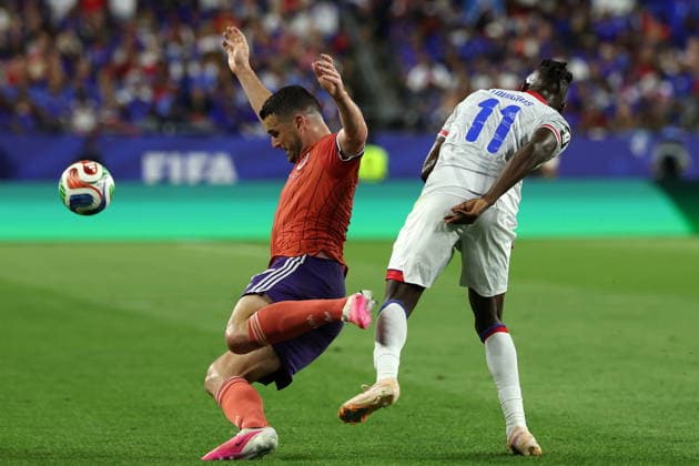 FIFA World Cup, WM, Weltmeisterschaft, Fussball 2026 - Group C - Haiti vs Scotland epaselect John McGinn of Scotland (L) in action against Louicius Deedson of Haiti (R) during the FIFA World Cup 2026 group stage match Haiti against Scotland, in Foxborough, Massachusetts, USA, 13 June 2026. BOSTON United States  Copyright: xGREGxM.xCOOPERx