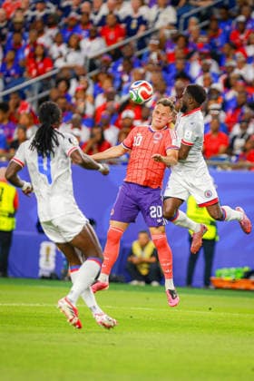 June 13, 2026, Foxborough, Massachusetts, USA: LAWRENCE SHANKLAND of Scotland challenges FRANTZDY PIERROT of Haiti for the ball in the air during the 2026 FIFA World Cup, WM, Weltmeisterschaft, Fussball Group C match at Boston Stadium in Massachusetts on June 12, 2026. Haiti 0 V 1 Scotland - FIFA World Cup 2026  - ZUMAm283 20260613_zsp_m283_006 Copyright: xBillyxMyersx