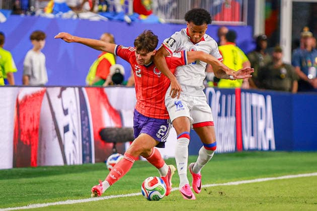 June 13, 2026, Foxborough, Massachusetts, USA: AARON HICKEY of Scotland and RUBEN PROVIDENCE of Haiti fight for the ball during the 2026 FIFA World Cup, WM, Weltmeisterschaft, Fussball Group C match at Boston Stadium in Massachusetts on June 12, 2026. Haiti 0 V 1 Scotland - FIFA World Cup 2026  - ZUMAm283 20260613_zsp_m283_014 Copyright: xBillyxMyersx