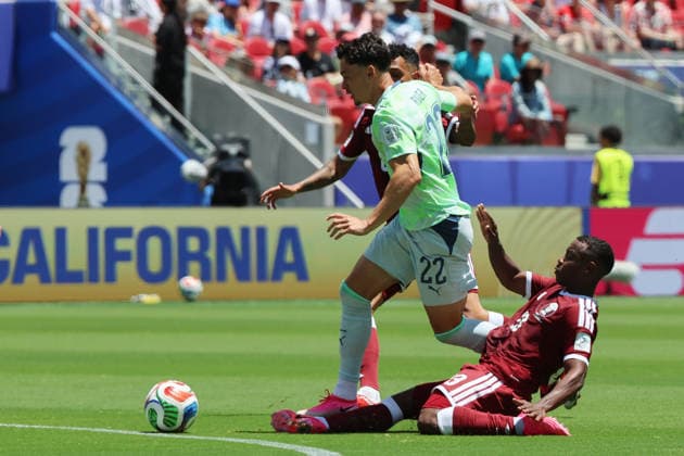 Assim Madibo (r) from Qatar disputes the ball with Fabian Rieder from Switzerland during a Group B match of the 2026 FIFA World Cup, WM, Weltmeisterschaft, Fussball between Qatar and Switzerland at Levi s Stadium in Santa Clara, USA, 13 June 2026. FIFA World Cup 2026 - Group B - Qatar vs Switzerland !ACHTUNG: NUR REDAKTIONELLE NUTZUNG!  Copyright: xMiguelxGuitierrezx GR6187 0859061412st