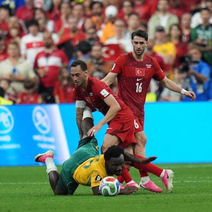 Australia v Turkiye - FIFA World Cup, WM, Weltmeisterschaft, Fussball 2026 - Group D VANCOUVER, CANADA - JUNE 13: Ismail Yuksek (R), and Hakan Calhanoglu (C) of Turkiye in action against Nestory Irankunda (ground) of Australia during the 2026 FIFA World Cup First Stage Group D match between Australia and Turkiye at BC Place Stadium in Vancouver, Canada on June 13, 2026. Ercin Erturk Anadolu British Columbia Canada. Editorial use only. Please get in touch for any other usage.  Copyright: x2026xAnadoluxErcinxErturkx