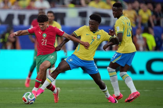 IPA85666314 - Vinicius Junior of Brazil in action against Ayoube Amaimouni-Echghouyab of Morocco during the Group E match between Côte d Ivoire and Ecuador at the FIFA World Cup, WM, Weltmeisterschaft, Fussball in Philadelphia, USA, on June 14, 2026  Copyright: xEmmanuelexMastrodonato IPAxSportx xx 85666314