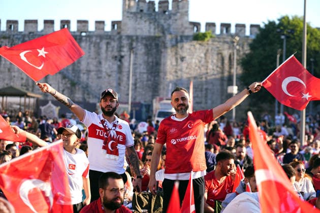 Turkish football fans gather to watch Turkiye-Australia World Cup match ISTANBUL, TURKIYE - JUNE 14: Turkish football fans holding Turkish flags gather at the historic Yedikule Fortress in Istanbul, Turkiye on June 14, 2026, to watch the live broadcast of the Turkish National Football Team s opening match against Australia in Group D of the 2026 FIFA World Cup, WM, Weltmeisterschaft, Fussball Esra Bilgin Anadolu Istanbul Turkey. Editorial use only. Please get in touch for any other usage.  Copyright: x2026xAnadoluxEsraxBilginx