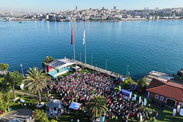 Turkish football fans gather to watch Australia v Turkiye World Cup match ISTANBUL, TURKIYE - JUNE 14: Turkish football fans gather at the outdoor garden of Yesilay Headquarters in Istanbul, Turkiye on June 14, 2026, to watch the live broadcast of the Turkish National Football Team s opening match against Australia in Group D of the 2026 FIFA World Cup, WM, Weltmeisterschaft, Fussball Cem Tekkesinoglu Anadolu Istanbul Turkey. Editorial use only. Please get in touch for any other usage.  Copyright: x2026xAnadoluxCemxTekkesinoglux