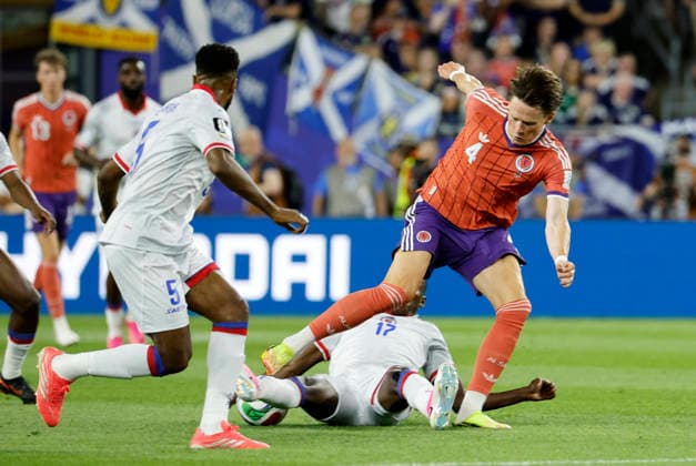 FOXBOROUGH, MA - JUNE 13: Danley Jean Jacques 17 of Haiti thwarts Scott McTominay 4 of Scotland during a FIFA World Cup, WM, Weltmeisterschaft, Fussball 2026 Group C match between the Haiti and Scotland on June 13, 2026 at Boston Stadium in Foxborough, Massachusetts. (Photo by Fred Kfoury III Icon Sportswire) SOCCER: JUN 13 FIFA World Cup 26 Group C - Haiti vs Scotland EDITORIAL USE ONLY Icon482260613017