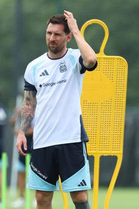 Argentina s forward Lionel Messi (L) takes part in a training session during the 2026 FIFA World Cup, WM, Weltmeisterschaft, Fussball football tournament at Sporting KC Training Centre in Kansas City on June 13, 2026. ¨(Photo by Alejandro PAGNI PHOTOxPHOTO) KANSAS CITY UNITED STATES