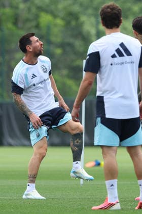 Argentina™s forward Lionel Messi and players take part in a training session during the 2026 FIFA World Cup, WM, Weltmeisterschaft, Fussball football tournament at Sporting KC Training Centre in Kansas City on June 13, 2026. ¨(Photo by Alejandro PAGNI PHOTOxPHOTO) KANSAS CITY UNITED STATES
