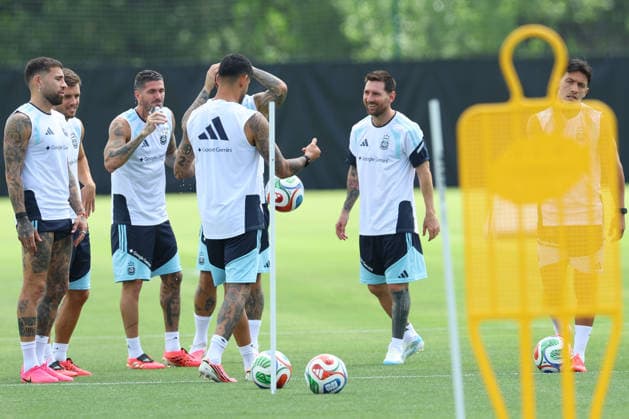 Argentina s forward Lionel Messi and players take part in a training session during the 2026 FIFA World Cup, WM, Weltmeisterschaft, Fussball football tournament at Sporting KC Training Centre in Kansas City on June 13, 2026. ¨(Photo by Alejandro PAGNI PHOTOxPHOTO) KANSAS CITY UNITED STATES