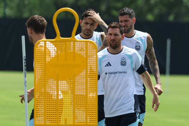 Argentina s forward Lionel Messi and players take part in a training session during the 2026 FIFA World Cup, WM, Weltmeisterschaft, Fussball football tournament at Sporting KC Training Centre in Kansas City on June 13, 2026. ¨(Photo by Alejandro PAGNI PHOTOxPHOTO) KANSAS CITY UNITED STATES