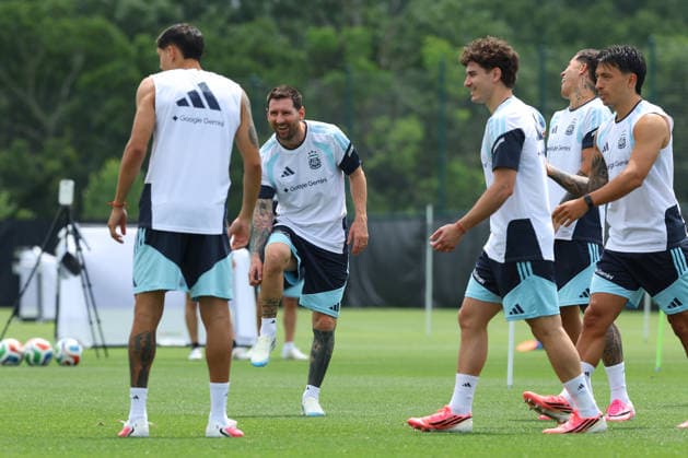 Argentina™s forward Lionel Messi (C) and players take part in a training session during the 2026 FIFA World Cup, WM, Weltmeisterschaft, Fussball football tournament at Sporting KC Training Centre in Kansas City on June 13, 2026. ¨(Photo by Alejandro PAGNI PHOTOxPHOTO) KANSAS CITY UNITED STATES