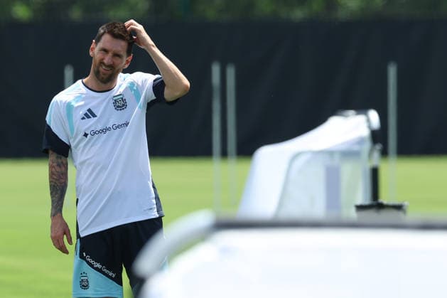 Argentina s forward Lionel Messi takes part in a training session during the 2026 FIFA World Cup, WM, Weltmeisterschaft, Fussball football tournament at Sporting KC Training Centre in Kansas City on June 13, 2026. ¨(Photo by Alejandro PAGNI PHOTOxPHOTO) KANSAS CITY UNITED STATES