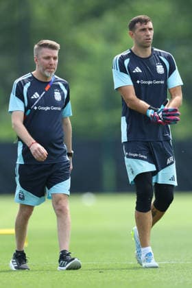 Argentina™s goalkeeper Emiliano Martinez (R) and his physiotherapist Pablo Capuchetti during a training session during the 2026 FIFA World Cup, WM, Weltmeisterschaft, Fussball football tournament at Sporting KC Training Centre in Kansas City on June 13, 2026. ¨(Photo by Alejandro PAGNI PHOTOxPHOTO) KANSAS CITY UNITED STATES