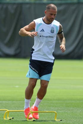 Argentina™s midfielder Alexis Mac Allister takes part in a training session during the 2026 FIFA World Cup, WM, Weltmeisterschaft, Fussball football tournament at Sporting KC Training Centre in Kansas City on June 13, 2026. ¨(Photo by Alejandro PAGNI PHOTOxPHOTO) KANSAS CITY UNITED STATES